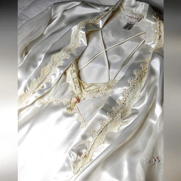 VINTAGE PRIVATE LUXURIES Matching Bridal Babydoll Nightie And Robe - Picture 1 of 16